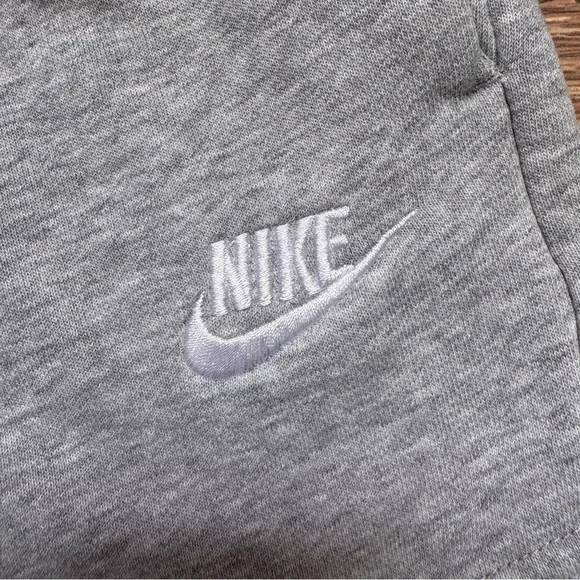 Nike Shorts - Picture 6 of 9